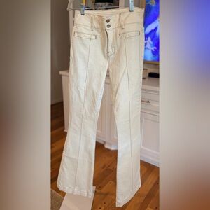Frame Le High Flare Jeans in Cream